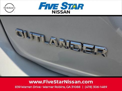 Used 2020 Mitsubishi Outlander ES FWD image 11
