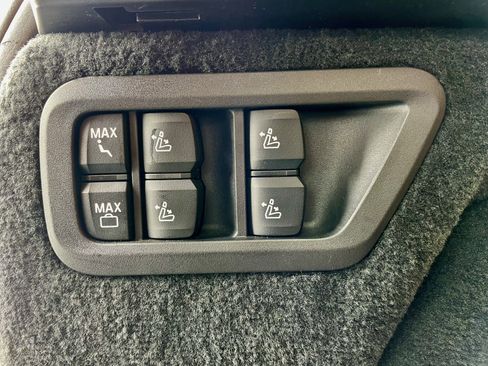 Used 2021 BMW X7 xDrive40i w/ M Sport Package image 41