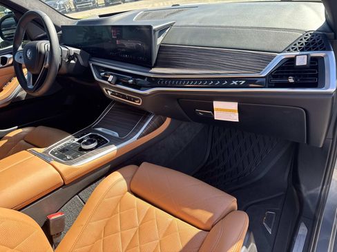 Used 2024 BMW X7 xDrive40i image 14