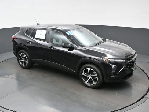Used 2024 Chevrolet Trax RS w/ Driver Confidence Package FWD image 41
