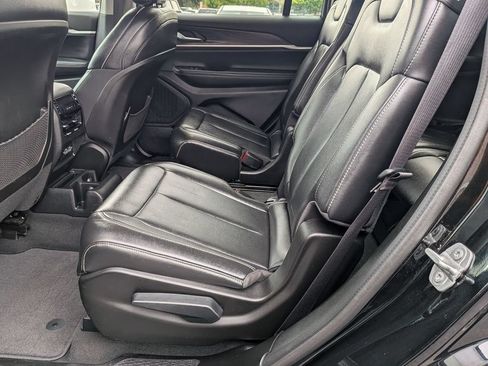 Used 2023 Jeep Grand Cherokee L Limited AWD/4WD image 24