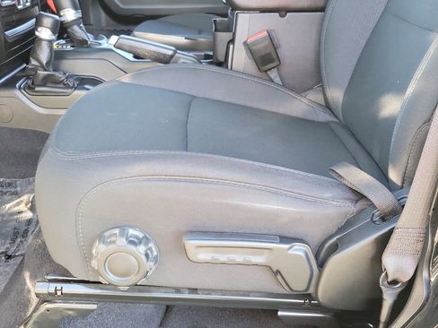 Used 2021 Jeep Wrangler Unlimited Sport image 17