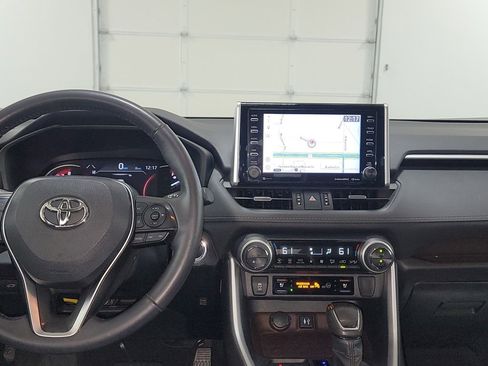Used 2019 Toyota RAV4 Limited image 16