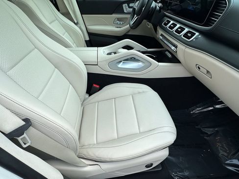 Used 2023 Mercedes-Benz GLS 450 4MATIC image 15
