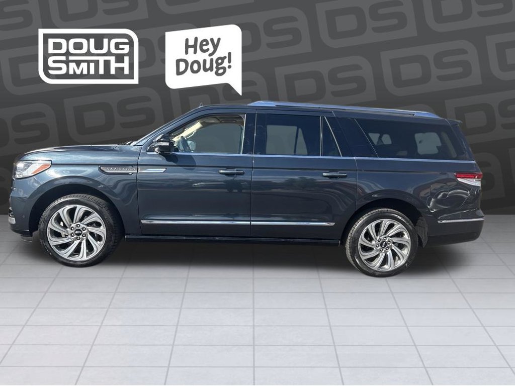 Used 2024 Lincoln Navigator L Reserve AWD/4WD image 2
