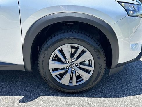 Certified 2025 Nissan Pathfinder SV FWD image 14