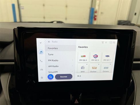 Used 2023 Toyota Corolla SE w/ Carpet Mat Package (TMS) image 13