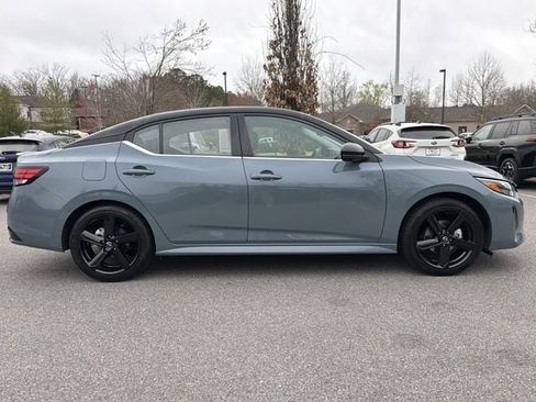 Used 2024 Nissan Sentra SR w/ SR Premium Package image 2