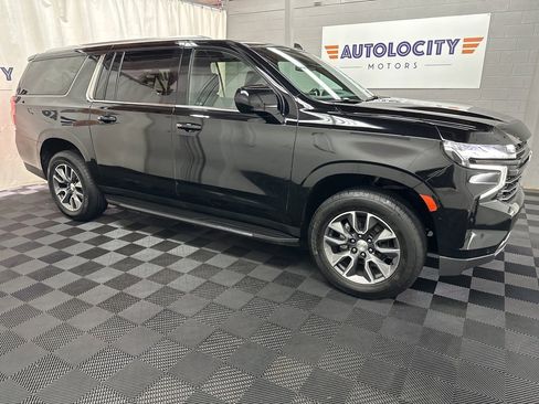 Used 2024 Chevrolet Suburban LT image 2