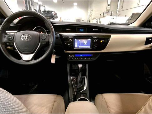 Used 2015 Toyota Corolla LE image 14