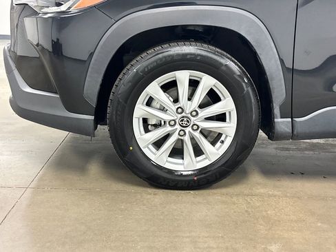 Used 2022 Toyota Corolla Cross LE image 11