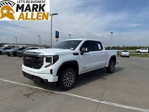 Used 2022 GMC Sierra 1500 AT4 w/ AT4 Premium Package AWD/4WD image 2