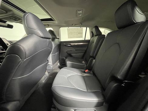 New 2026 Toyota Highlander Limited AWD/4WD image 11