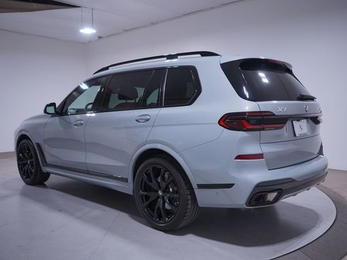 Used 2024 BMW X7 xDrive40i w/ M Sport Package image 3