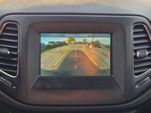 Used 2019 Jeep Compass Latitude w/ Cold Weather Group AWD/4WD image 23
