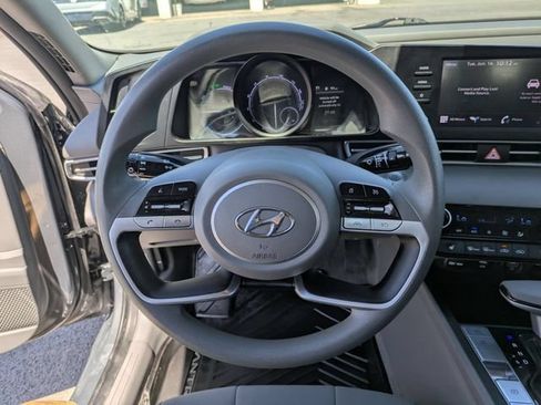 Used 2023 Hyundai Elantra Blue FWD image 9