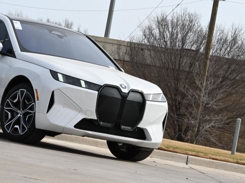 New 2026 BMW iX xDrive45 w/ Executive Package image 2