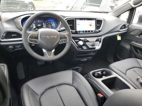 New 2026 Chrysler Pacifica Select image 5