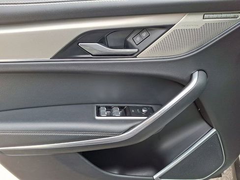 Used 2024 Jaguar F-PACE R-Dynamic S image 16