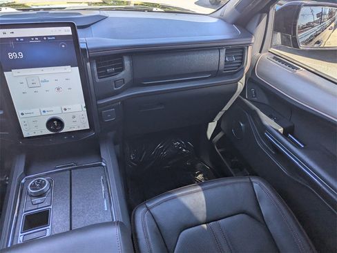 Used 2022 Ford Expedition Max Limited image 8