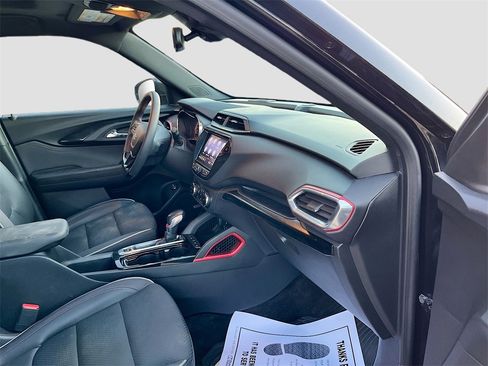 Used 2023 Chevrolet TrailBlazer RS w/ Sun and Liftgate Package image 28