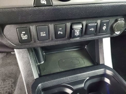 Used 2021 Toyota Tacoma TRD Sport w/ Technology Package image 19