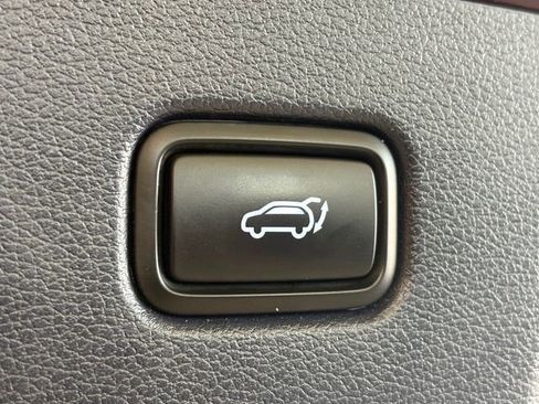 Used 2022 Hyundai Palisade Limited AWD/4WD image 16