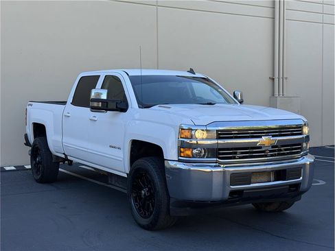 Used 2016 Chevrolet Silverado 2500 LT AWD/4WD image 3