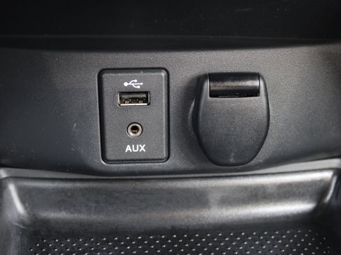 Used 2016 Nissan Rogue SV image 16