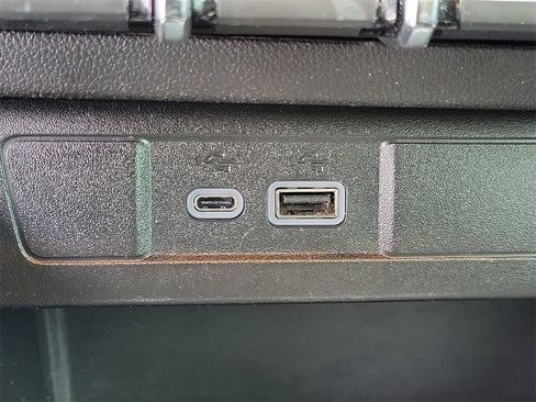 Used 2023 Chevrolet Colorado Z71 w/ Z71 Convenience Package 2 image 30