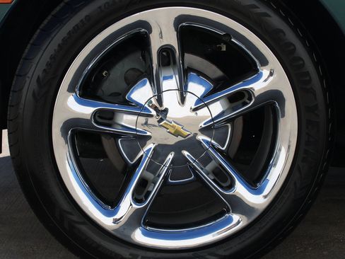 Used 2005 Chevrolet SSR w/ Preferred Equipment Group image 32