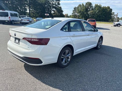 Used 2024 Volkswagen Jetta SE w/ Panoramic Sunroof Package FWD image 10