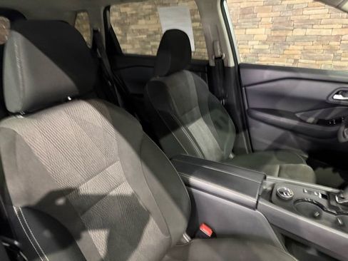 Certified 2025 Nissan Rogue SV image 33