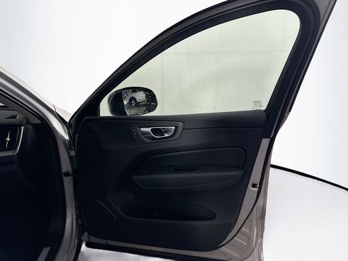 Used 2025 Volvo XC60 B5 Plus image 31