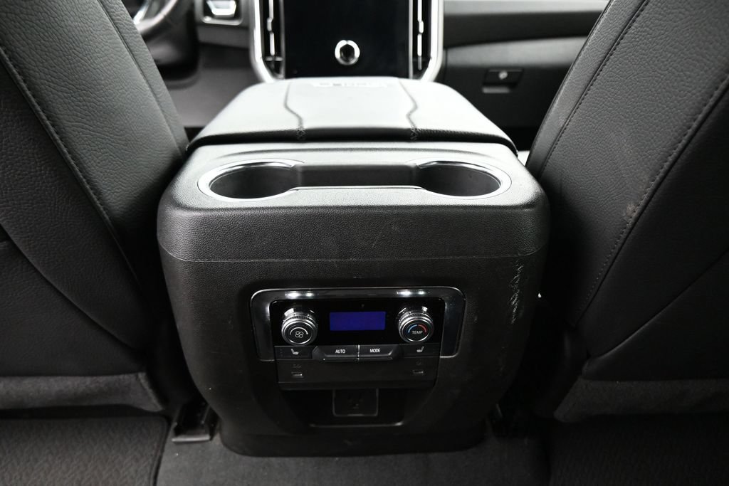 Used 2025 GMC Yukon Denali AWD/4WD image 28