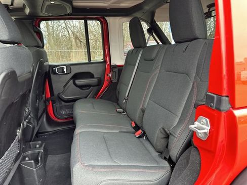 Used 2025 Jeep Wrangler Unlimited Rubicon AWD/4WD image 25