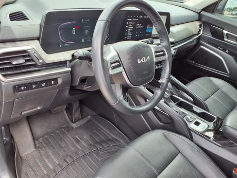 Used 2024 Kia Telluride EX w/ EX Captain's Chair Package image 22