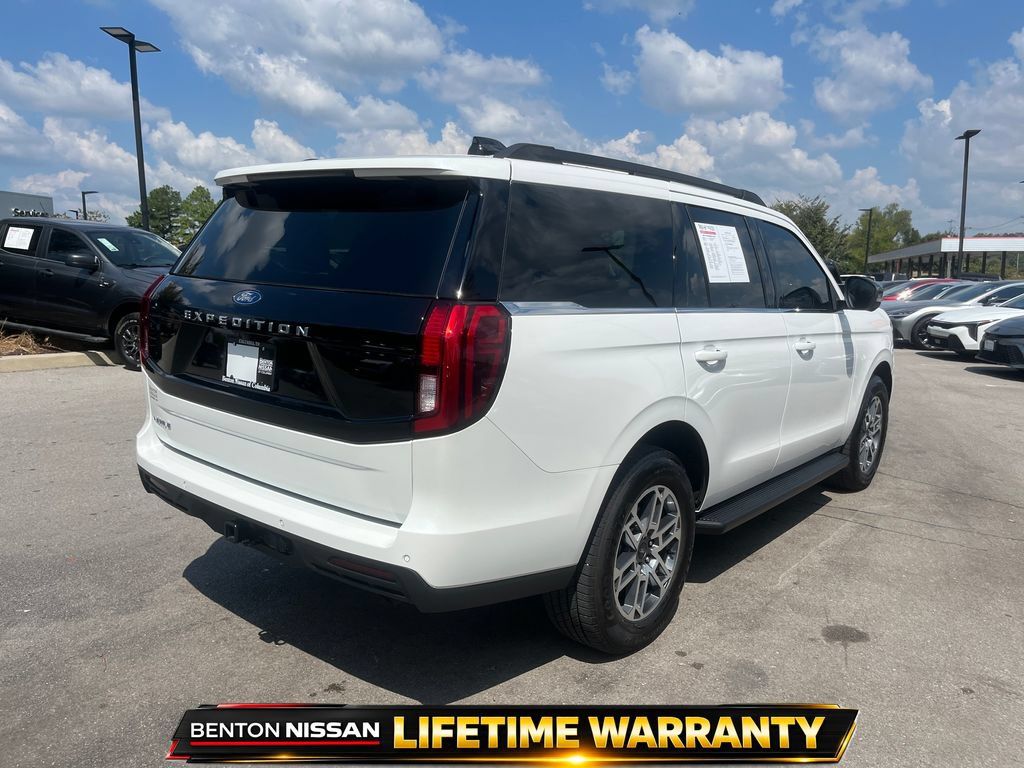 Used 2025 Ford Expedition Active RWD image 9