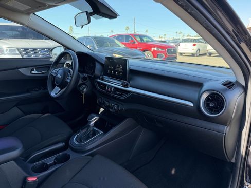 Used 2021 Kia Forte LXS image 28