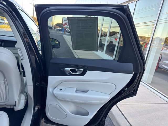 Used 2024 Volvo XC60 B5 Plus w/ Climate Package AWD/4WD image 12