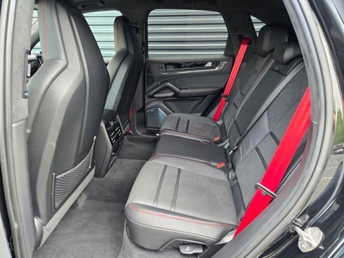 Certified 2026 Porsche Cayenne GTS AWD/4WD image 19