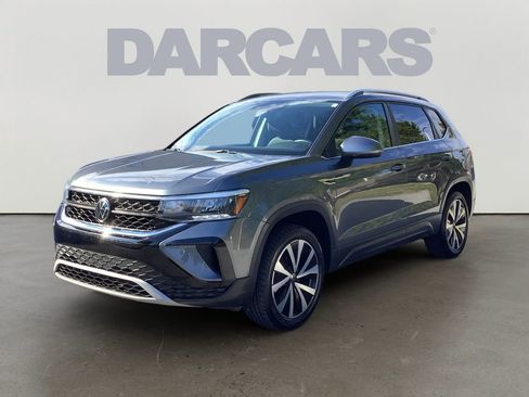 Used 2024 Volkswagen Taos SE image 3