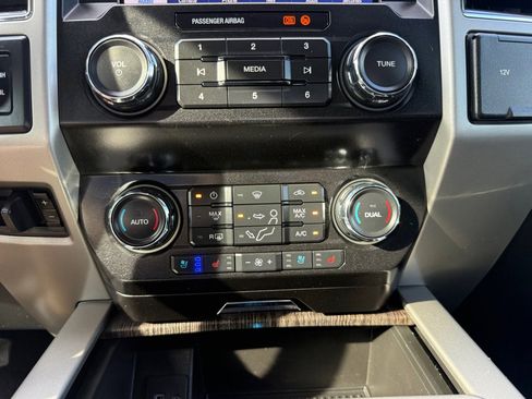 Used 2020 Ford F250 Lariat w/ Lariat Value Package image 28