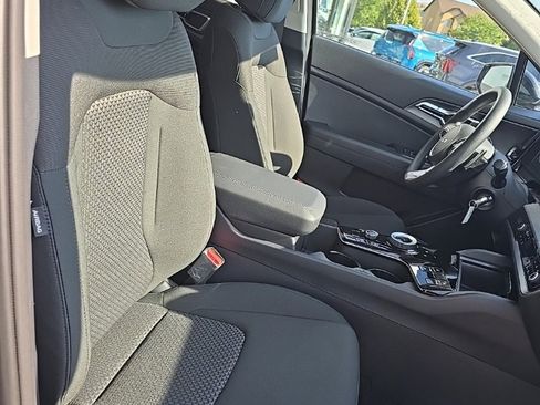 New 2025 Kia Sportage LX image 8