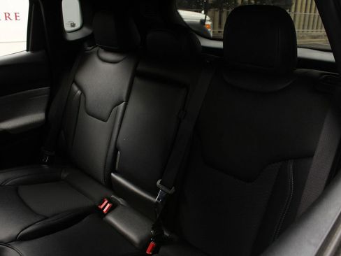 Used 2024 Jeep Compass Latitude AWD/4WD image 18