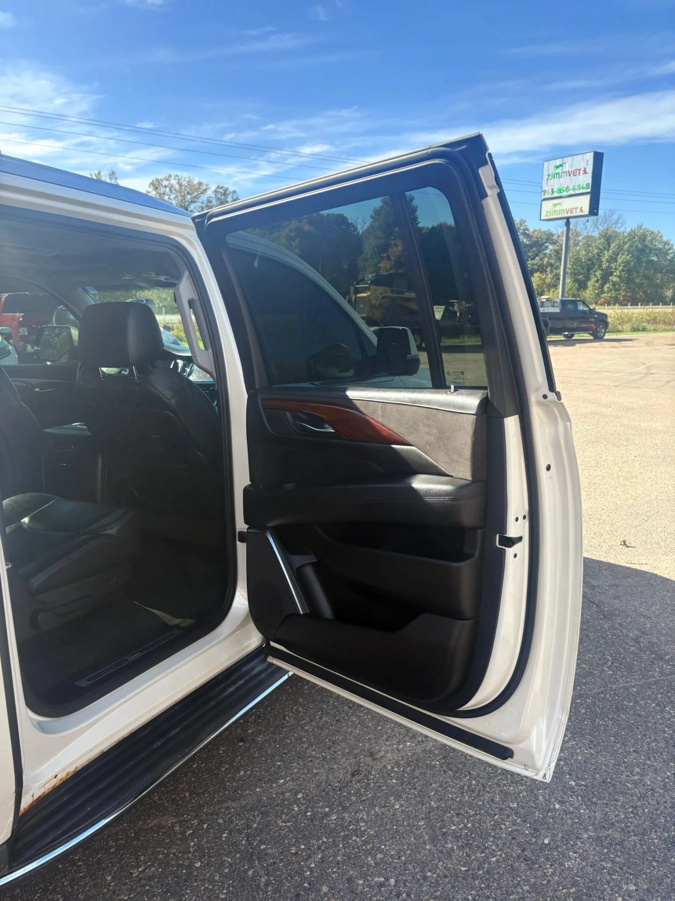 Used 2015 Cadillac Escalade ESV Luxury AWD/4WD image 35