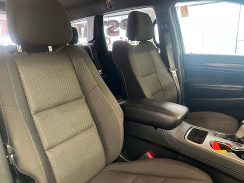 Used 2020 Jeep Grand Cherokee Laredo image 39