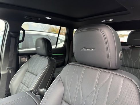 Used 2025 Buick Enclave Avenir w/ Super Cruise Package image 22