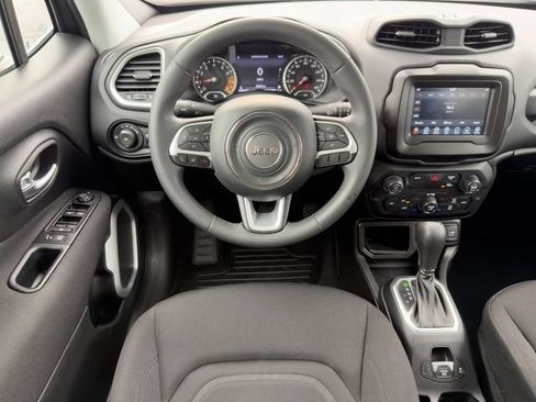 Used 2021 Jeep Renegade Latitude FWD image 25
