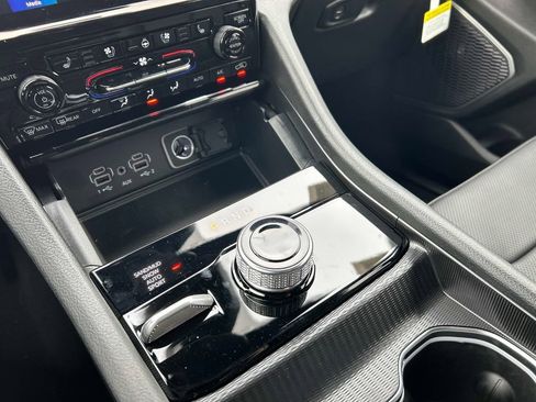 New 2025 Jeep Grand Cherokee Limited w/ Luxury Tech Group II image 10